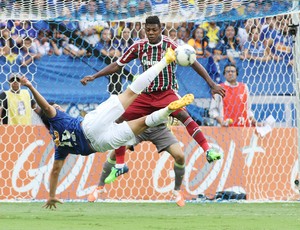 Moreno, Fábio Santos e Luan duelam pelo gol mais bonito da rodada. Vote!