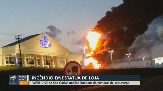 VÍDEO: Estátua da Havan fica totalmente destruída após pegar fogo em São Carlos