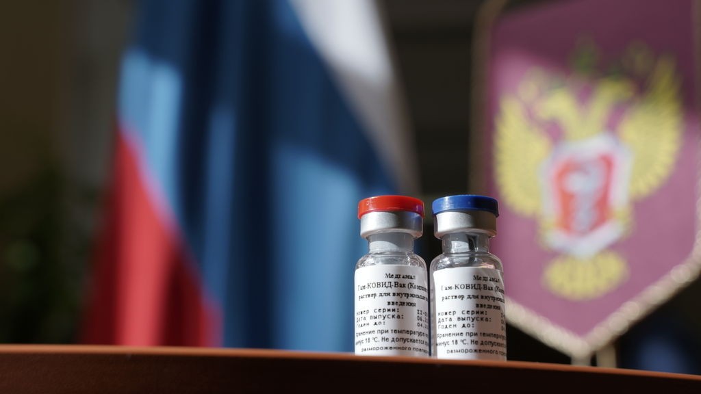 MOSCOW, RUSSIA - AUGUST 11: (----EDITORIAL USE ONLY â MANDATORY CREDIT - "RUSSIAN HEALTH MINISTRY / HANDOUT" - NO MARKETING NO ADVERTISING CAMPAIGNS - DISTRIBUTED AS A SERVICE TO CLIENTS----): Photo shows vials of vaccine, called "GamCovidVac", in Moscow, (Foto: Anadolu Agency via Getty Images)