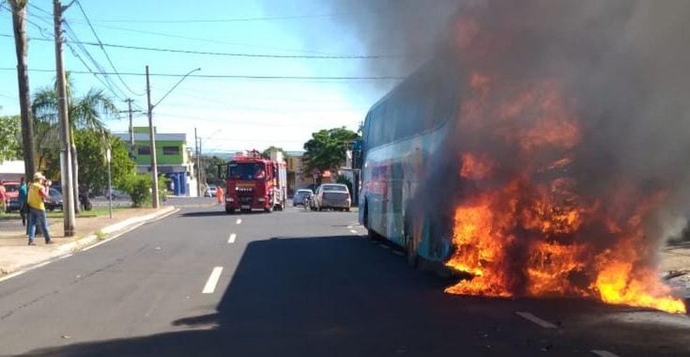Veículo que pegou fogo pertence à Prefeitura de Iturama — Foto: Foto: Corpo de Bombeiros/Divulgação