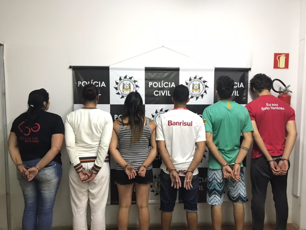 Seis foram presos após polícia desvendar falso sequestro na Serra (Foto: Divulgação/Polícia Civil)