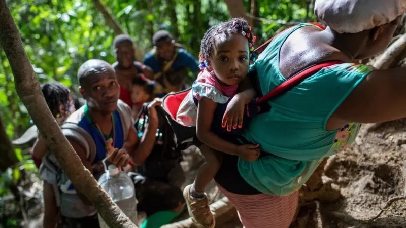 Muitos migrantes vêm do Haiti, mas outros partem da África e até da Ásia (Foto: GETTY IMAGES via BBC)