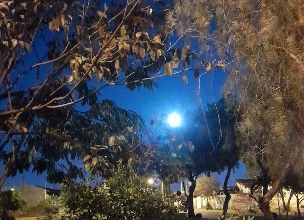 Foto da lua no início da manhã desta quinta-feira — Foto: Arquivo pessoal 