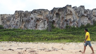 Falésias da Praia do Tambá, em Baía da Traição, litoral norte da Paraíba  — Foto: Eduardo Vessoni
