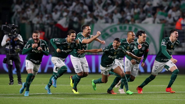 Jogadores do Palmeiras comemoram a classificação diante do Atlético-MG