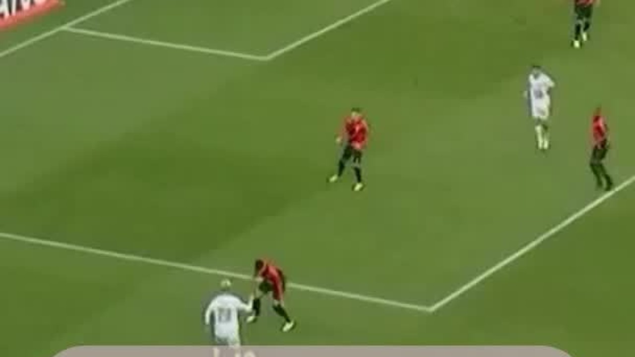 Dois gols de bicicleta em menos de uma semana. Qual foi o mais bonito?