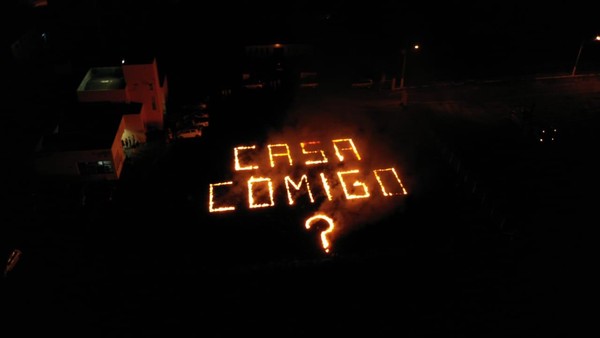 Bombeiro Surpreende Namorada Durante Voo Noturno Com Pedido De Casamento Escrito Em Fogo Sul De Minas G1