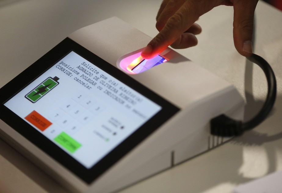 Simulação em Brasília do projeto-piloto com biometria: modelo não é obrigatório na votação de hoje