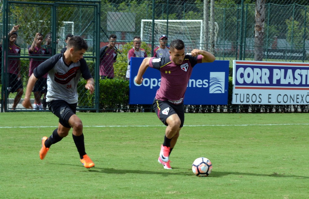Por conta de lesão no joelho, jogador pode ficar até sete meses fora