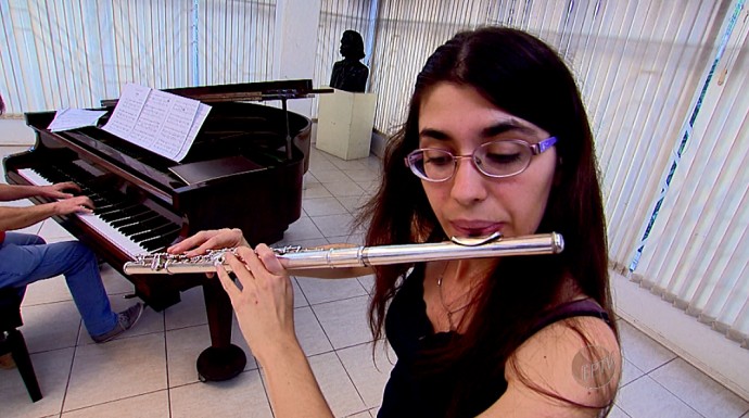 Laura flautista (Foto: reprodução EPTV)