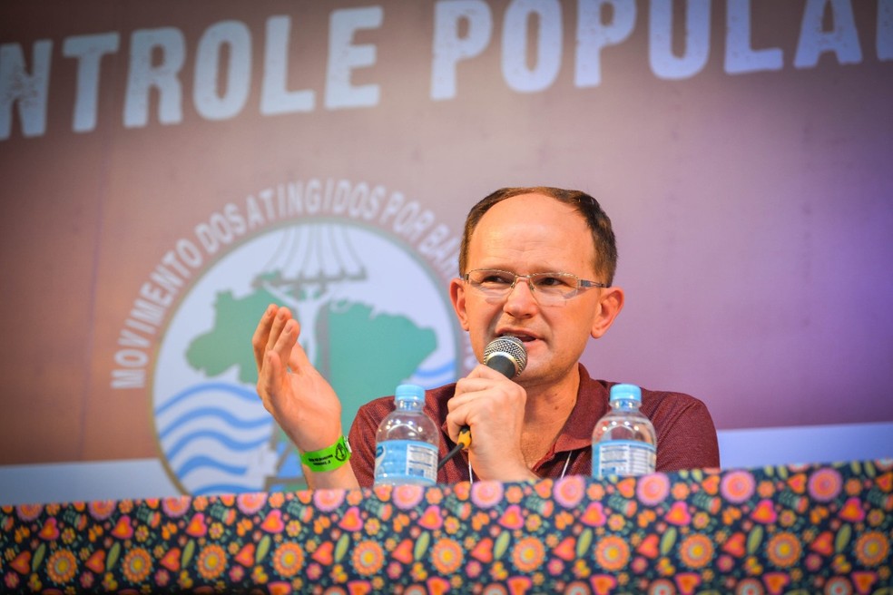 Gilberto Cervinski em palestra pelo Movimento dos Atingidos por Barragens (Foto: Joka Madruga/MAB)