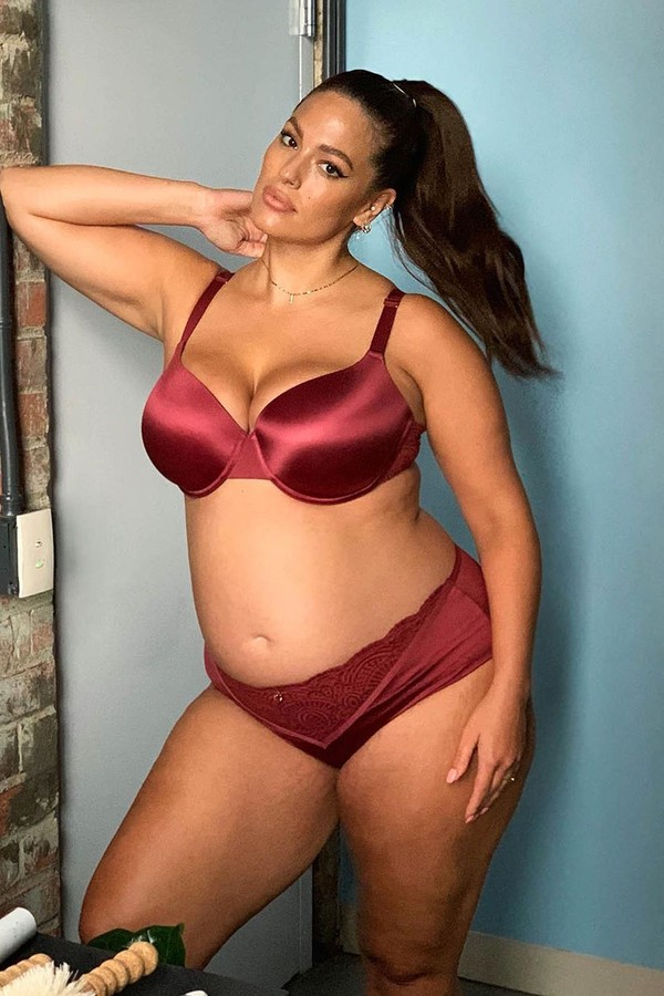 https://s2.glbimg.com/-CcKzsv_TdZU1kdTmhfES4RyzyY=/600x900/smart/e.glbimg.com/og/ed/f/original/2019/09/27/ashleygraham_70021772_410877552887559_199291860731822960_n.jpg