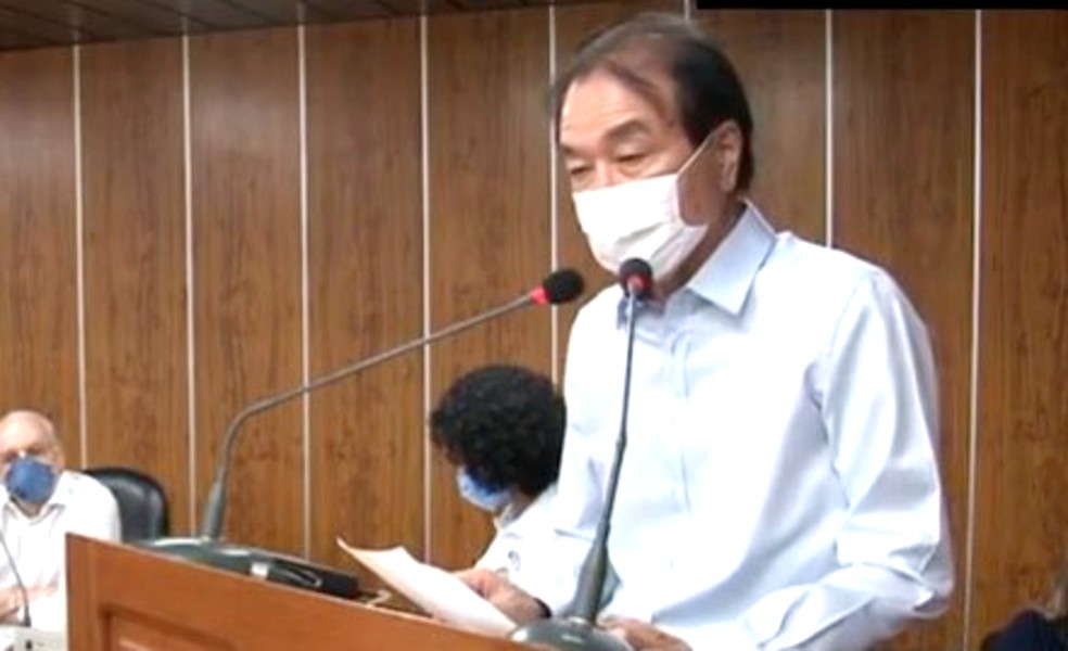 Akio Matsuura (PSDB) discursa na Tribuna da Câmara momentos antes da votação feita pelos vereadores — Foto: Reprodução/TV Câmara de Lins