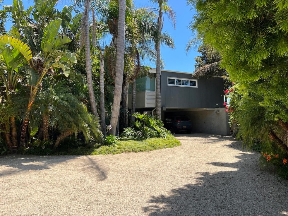 Garagem da casa de Kourtney e Travis em Santa Barbara (Foto:Berkshire Hathaway) Lorena Bueri