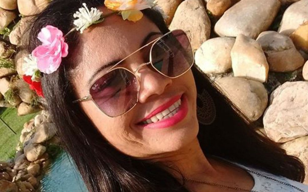 Enfermeira morre a caminho do trabalho, em acidente envolvendo dois carros e uma moto na Bahia — Foto: Reprodução/Redes Sociais