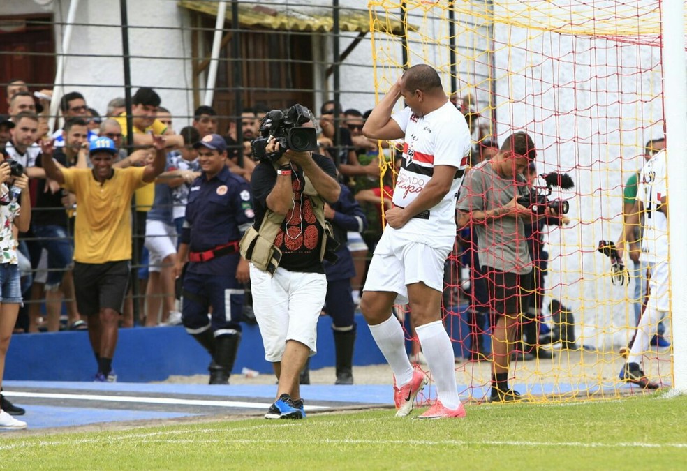  Aloísio comemora gol dançando forró (Foto: Aílton Cruz/ Gazeta de Alagoas)