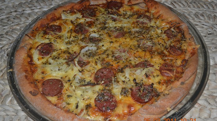 Pizza Integral Calabresa Com Cebola Receitas Gshow Gshow