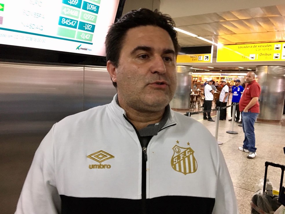 Médico do Santos pede demissão e critica contratação de 