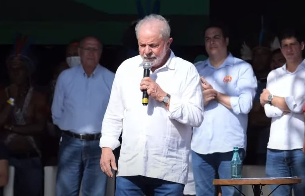 O ex-presidente Luiz Inácio Lula da Silva discursa nesta quarta-feira (20) em Garanhuns, no Agreste de Pernambuco. — Foto: Reprodução/Redes Sociais