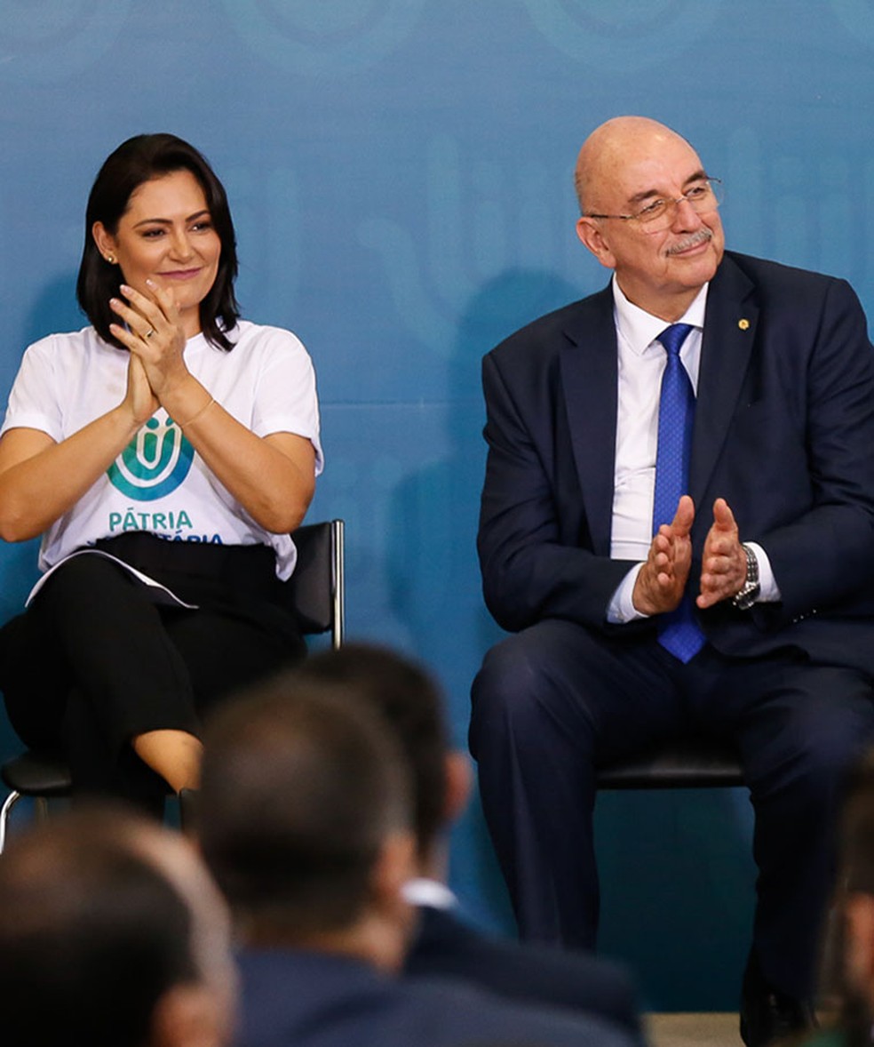 Enfraquecido Terra Pode Perder Bolsa Familia Politica Valor Economico