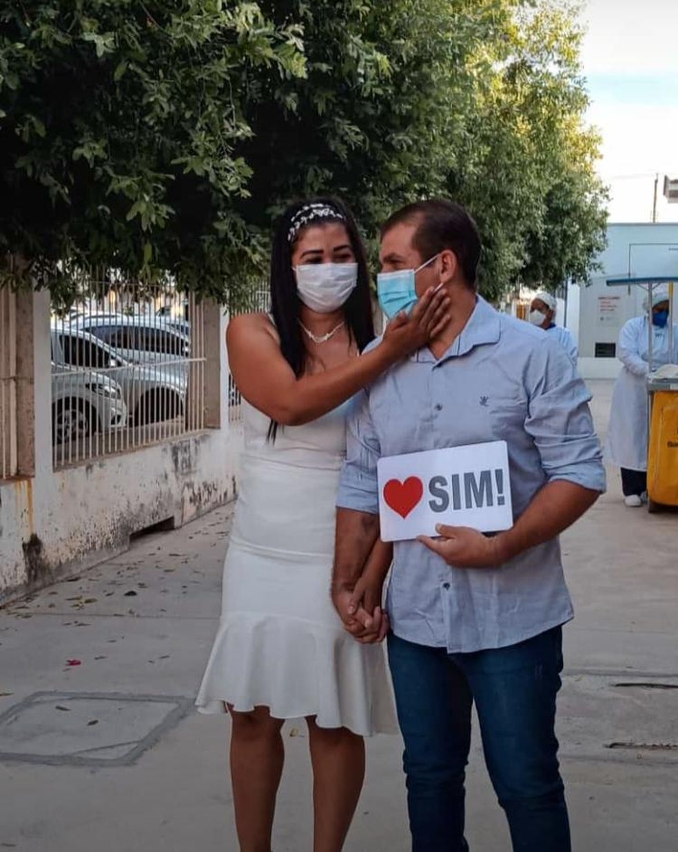 Casamento aconteceu na saída do hospital — Foto: Divulgação