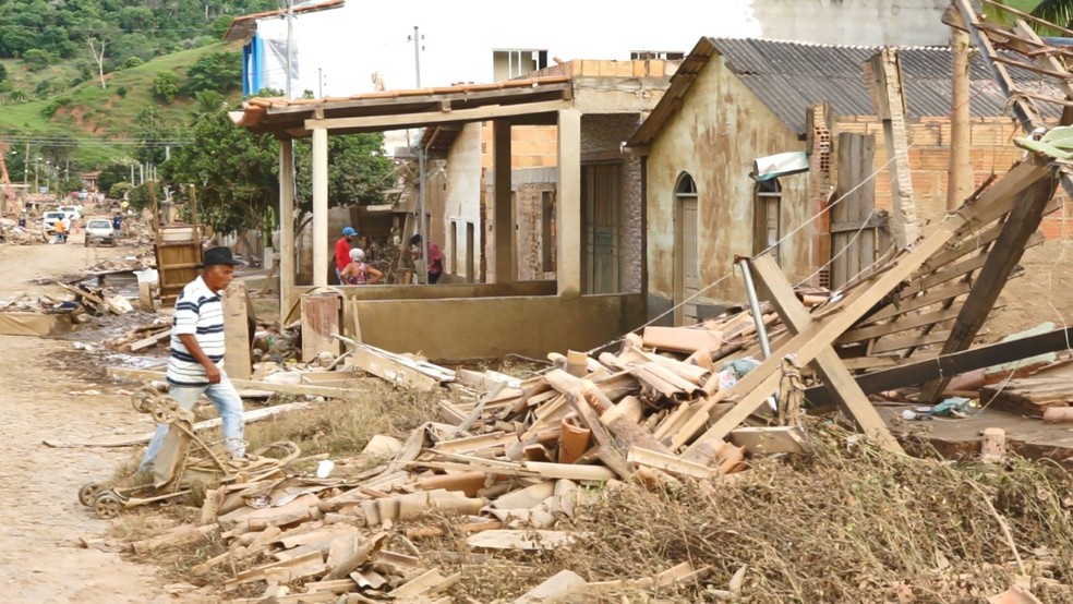 Chuva deixou rastro de destruição no distrito de Nova Alegria, em Itamaraju — Foto: Paulo Souza/g1