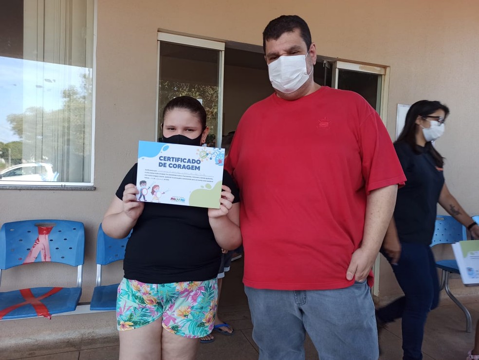 Maria Eduarda Alves de Sá Brito foi a primeira criança vacinada em Palmas — Foto: Yonny Furukawa/TV Anhanguera