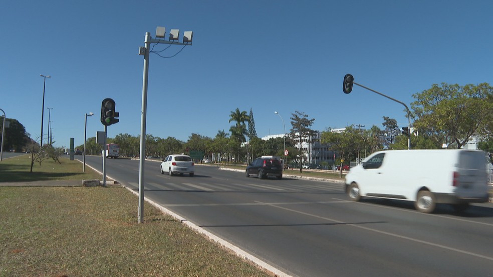 Pardais do DF ficam inoperantes após contrato do Detran vencer — Foto: TV Globo/Reprodução