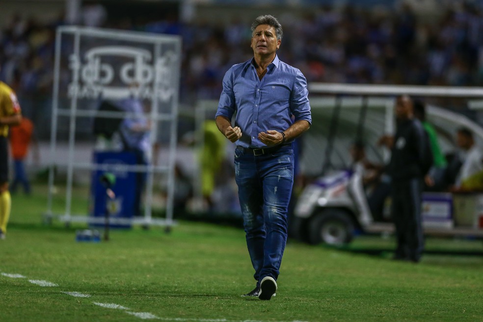 Renato Gaúcho durante a partida contra o CSA — Foto: Lucas Uebel/Grêmio/Divulgação