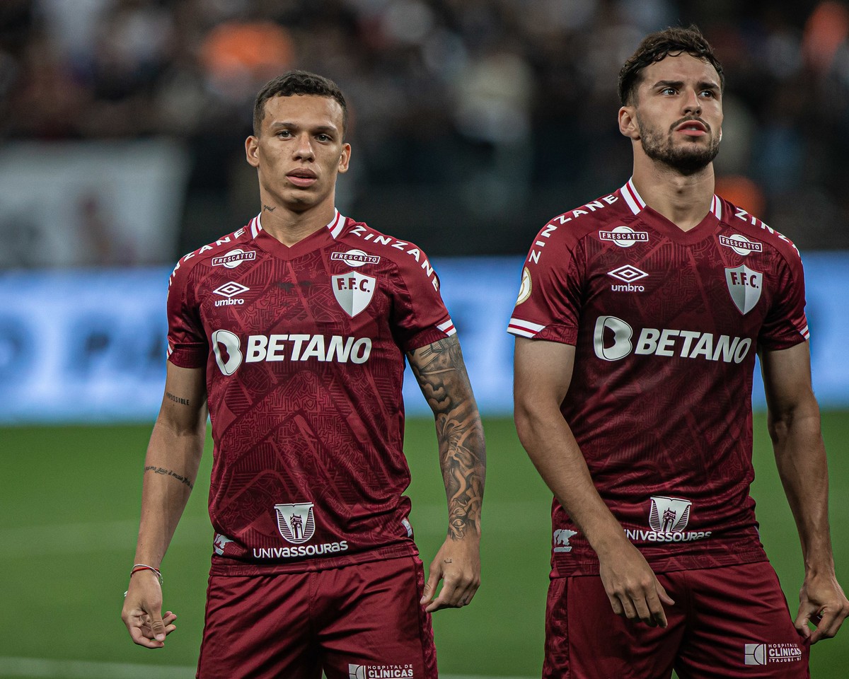 Fluminense renova contrato com Martinelli e Calegari até o final de