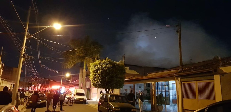 Inc&ecirc;ndio atingiu distribuidora de produtos aliment&iacute;cios em Sorocaba &mdash; Foto: Jorge Silva/Arquivo pessoal