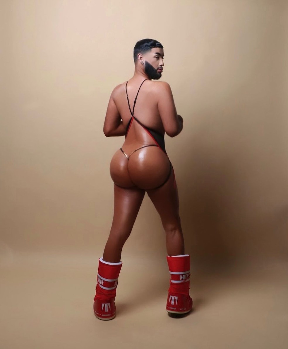 F&atilde; de Nicki Minaj gasta US $ 50 mil para ter o bumbum parecido com o dela &mdash; Foto: Reprodu&ccedil;&atilde;o / Instagram