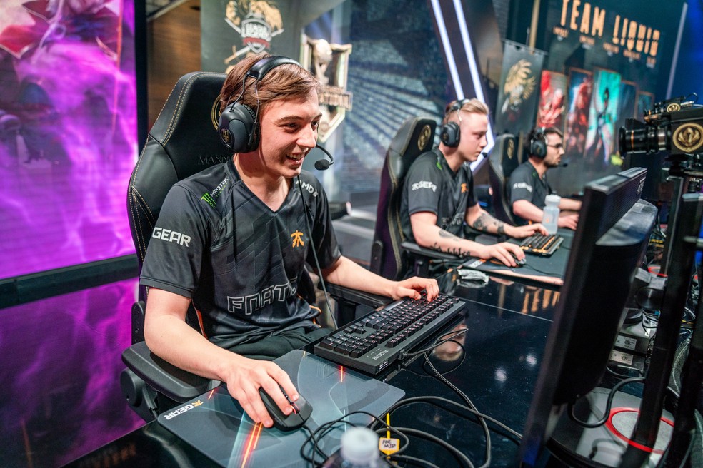 Caps em foco, Rekkles apagado: Fnatic dependeu do meio (Foto: Riot Games/Divulgação)