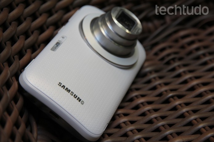 Samsung Galaxy K Zoom tem na câmera o grande diferencial (Foto: Marlon Câmara / TechTudo)