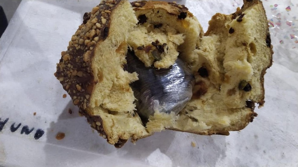 Droga apreendida em caixas de panetone, no aeroporto de Salvador — Foto: Divulgação/Polícia Federal