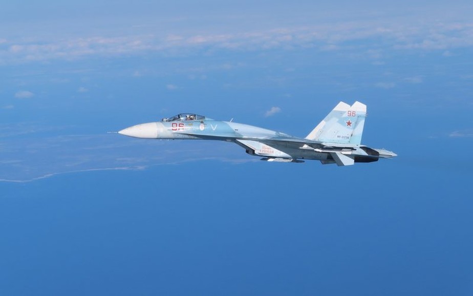 Caça russo Su-27, o mesmo modelo que tentou abater o avião inglês em setembro de 2022
