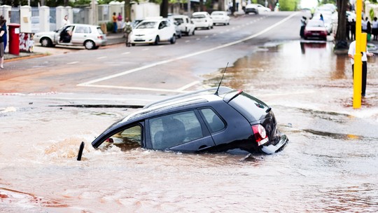 Danos a carros causados por enchentes crescem 48% no verão de 2023