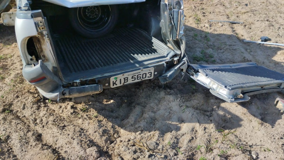 Carro capotou na PE-170, em Canhotinho — Foto: Reprodução/WhatsApp