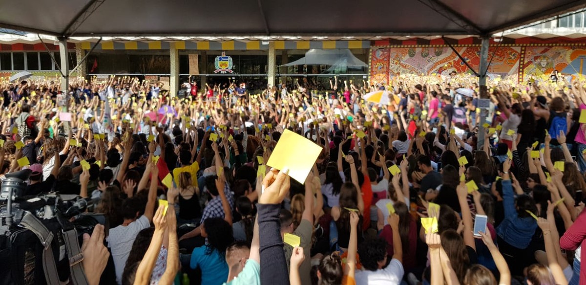 Alunos da UFSC decidem entrar em greve contra bloqueio de verbas do MEC
