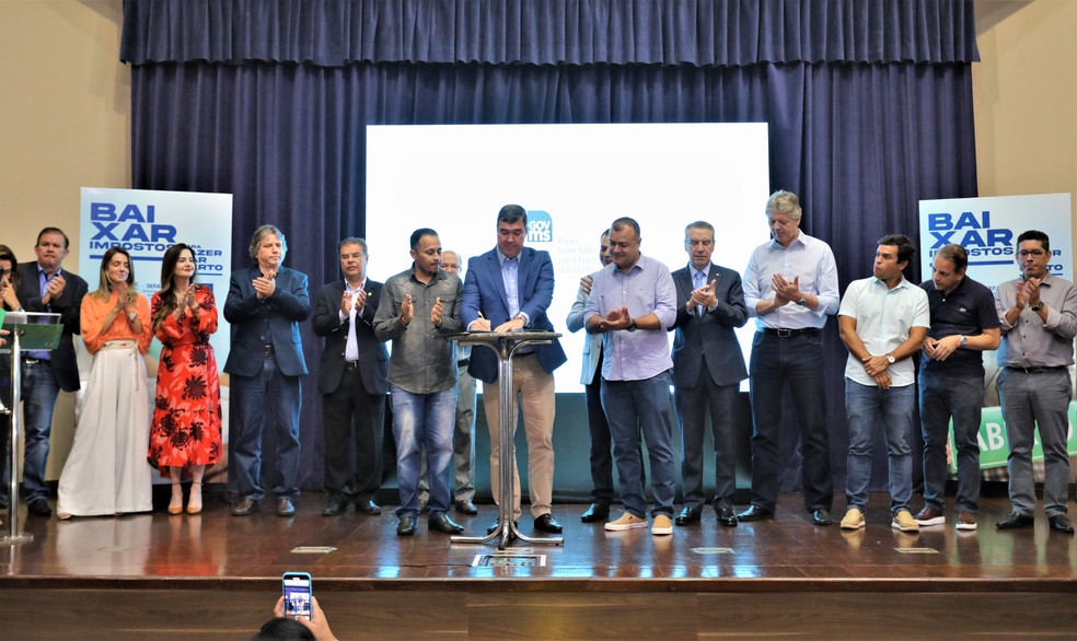 Governador anunciou redução de R$ 150 milhões em impostos.  — Foto: GOV-MS/Saul Schramm