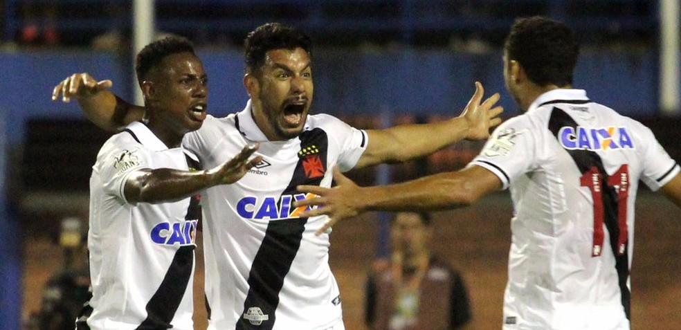 Andrés Ríos comemora gol do Vasco diante do Avaí: atacante não conhecia o clube quando recebeu a proposta (Foto: Carlos Gregório Jr/Vasco)