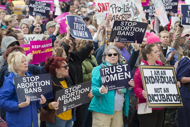 Entenda a decisão da Suprema Corte dos EUA que revogou direito ao aborto (Foto: Fibonacci Blue/ Flickr)