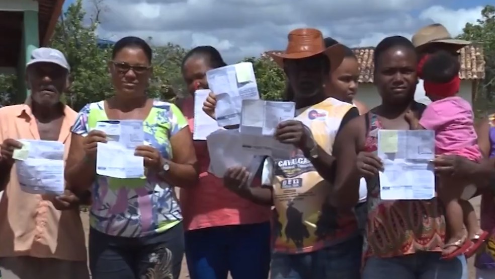 Moradores estão sem água há 1 mês sem água — Foto: Reprodução / TV Subaé