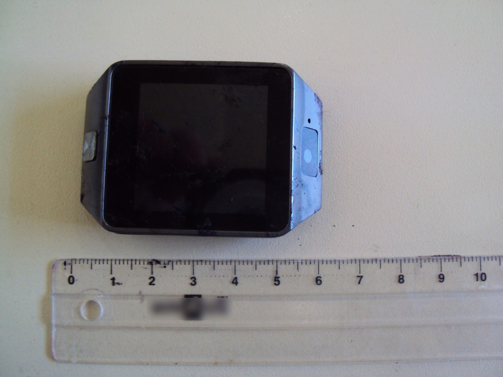 Celular escondido em rolo de barbante foi apreendido em Caiuá (Foto: SAP/Cedida)