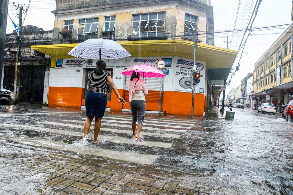 Fortaleza tem forte chuva entre a madrugada e manhã de sexta-feira, 31 de janeiro — Foto: José Leomar/SVM