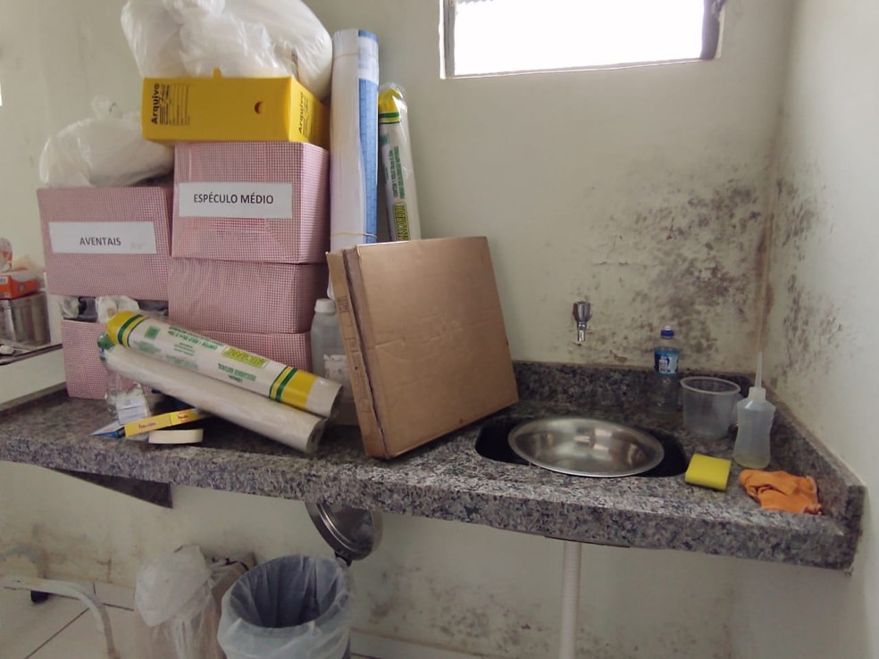Sala de curativos, esterilização e medicação é inadequada para os serviços  — Foto: Arquivo/CRM-AC
