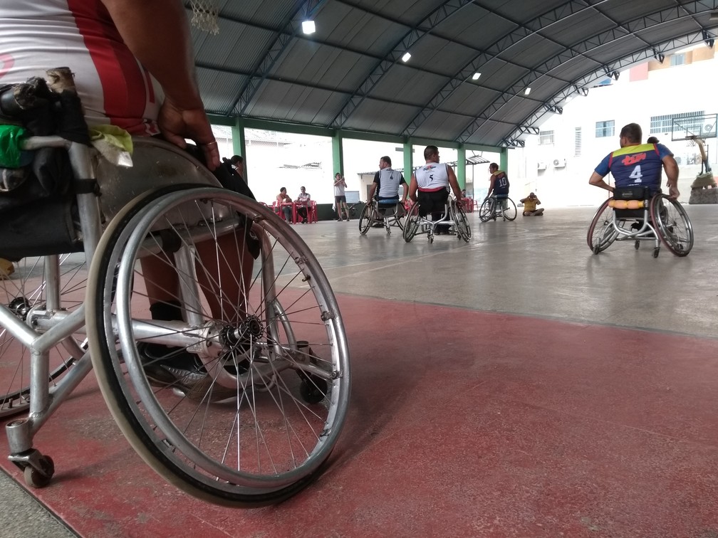 Basquete em cadeira de rodas é uma das modalidades na ParaCopa — Foto: Jheniffer Núbia 