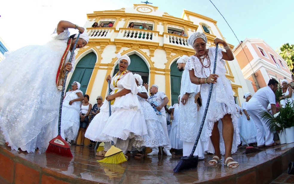 Águas de Oxalá abrem carnaval de Olinda — Foto: Marlon Costa/Pernambuco Press