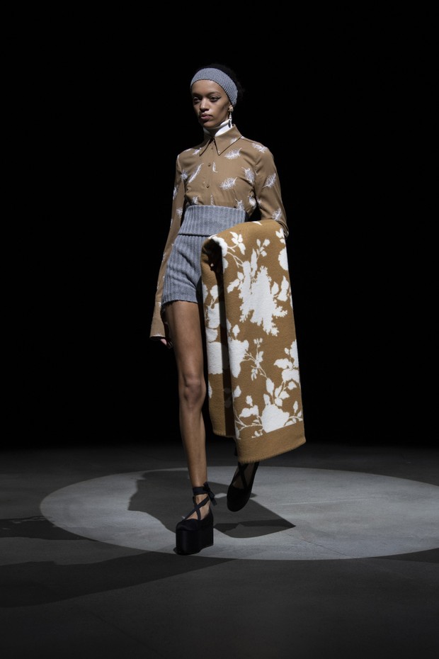 A modelo Kukua Williams escreve uma carta comovente à indústria da moda (Foto: Divulgação/ Jason Lloyd Evans)