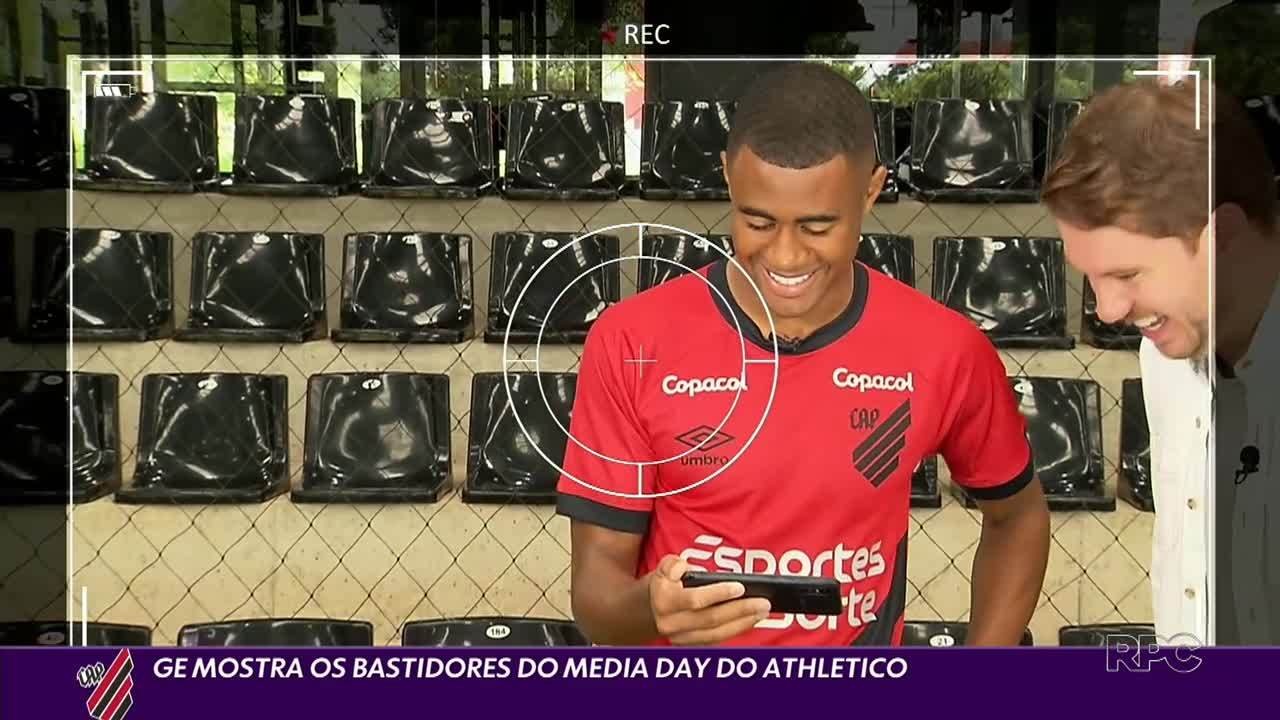 Vitor Roque brinca em entrevista e Erick reage ao sorteio da Copa do Brasil
